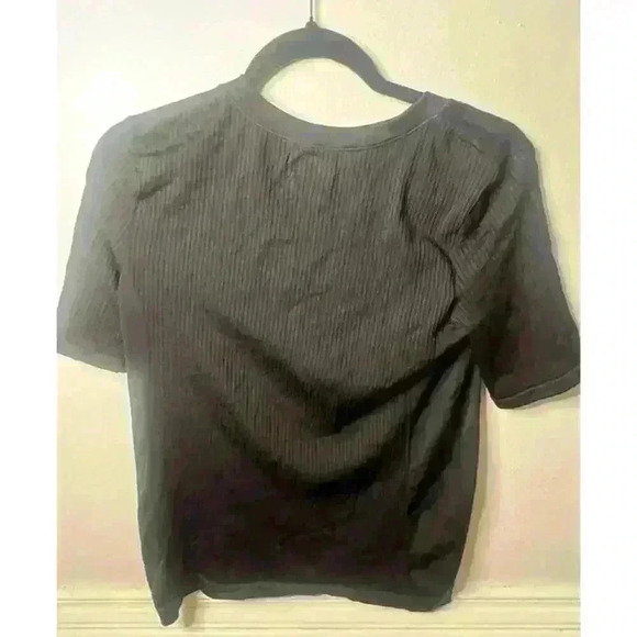 Women's Athleta Black Workout Shirt Size Medium - Picture 2 of 3